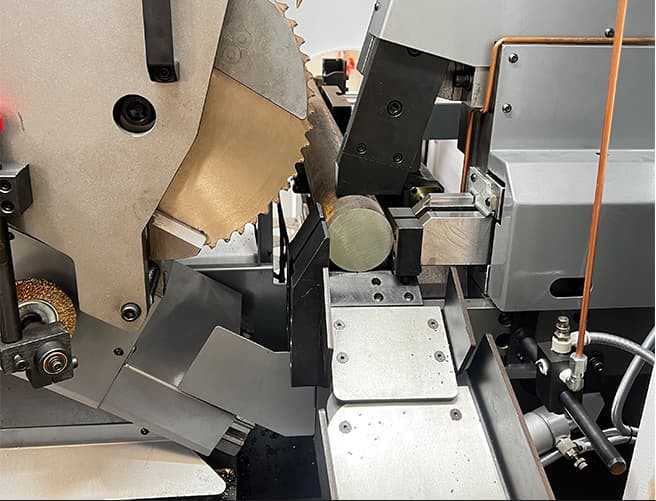 一款集眾多優(yōu)點(diǎn)于一身的高速切割圓鋸機(jī)